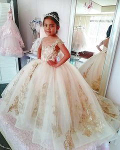 Prenses Düğün Çiçek Kız Elbise Capped Kollu Dantel Aplike Kabarık Tül Yarışması Parti Abiye Bow Balo Communion Elbise