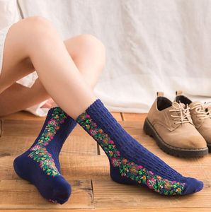Yeni Çiçek Tasarımları Kadın Çorap Sonbahar Kış Kalın Sıcak Çorap Sevimli Çiçekler Kızlar Lady Pamuk Çorap Vintage Retro Noel Hediyesi Çorap