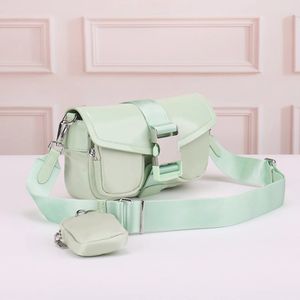 Tasarımcı Crossbody Bag kadın omuz çantaları pürüzsüz cowhide flip kapak haberci çantası erkekler moda düz naylon çanta cüzdan parası ile çoklu pochette