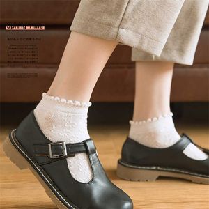 Katı Renk Beyaz Siyah Bej Kısa Çorap Kadınlar Kızlar Için Lolita Kawaii Sevimli Ayak Bileği Çorap Harajuku Yaz Mesh Ince Frilly Çorap 211221