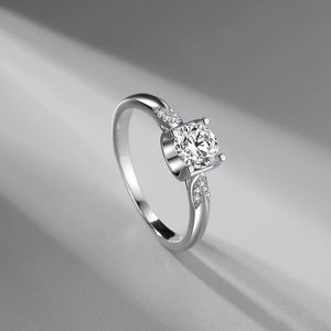 2021 New S925 Sterling Silver Simulation Moissanite US Imported D-color Platinum-plated Inlaid Bull Head Wedding Ring