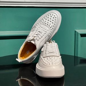 Beyaz Gelinlik Ayakkabı Çivili Perçinler Tam Tahıl Deri Kalın topuk Moda Erkek El Yapımı Derby Ayakkabı