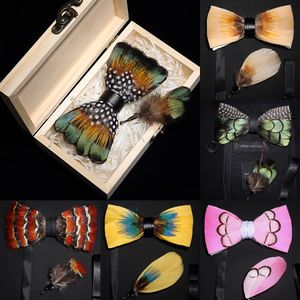 Ricnais New Original Feather Bow Tie Broche Set White Bule Colorido Hecho a mano Exquisito Bowtie para hombres Lazos de boda Regalo con caja 201027