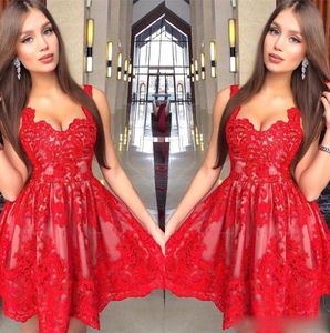 Kısa Kırmızı Balo Elbiseleri Dantel Aplike Mini Kayışlar Taraklı Özel Yapım Mezuniyet Homecoming Tail Party Resmi elbisesi Vestidos