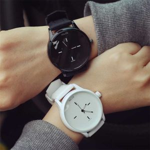Простые черные белые кварцевые часы женщины минималистский дизайн силиконовый ремешок наручные часы большой циферблат женские моды творческие часы 220124