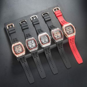 Оптовые моды мужские роскоши смотрительные часы Dial Work Chronograph Diamond Bezel Out Designer часы кварцевые движения спортивные часы