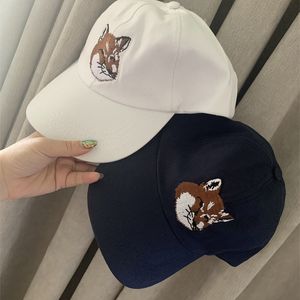 Kadın 2021 Bahar ve Yaz Donanma Beyaz İki Renk İşlemeli Küçük Tilki Şapka Kap Çift Unisex Visors