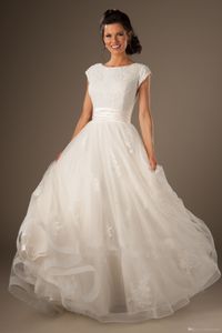Страна скромные свадебные платья шапки рукава жемчужина шеи кнопки задние бисером кружевные аппликации формальные свадебные платья на заказ Couture
