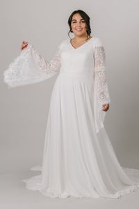 2021 Плюс Размер A-Line Boho Скромные свадебные платья с длинными рукавами-колокольчиками V-образным вырезом Простые шифоновые неформальные свадебные платья Платье невесты на заказ