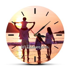 Пользовательские ваши личные фото напечатанные настенные часы Добавьте любое изображение или текст Полный цвет HD печать уникальный дизайн специальный подарок 201202