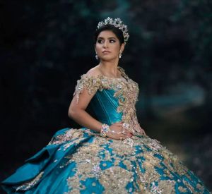 Lüks Meksika Quinceanera Elbiseler Kristal Boncuk Dantel Aplike Tatlı 16 Kıyafet Omuz Kapalı Vestidos De XV 15 Años CG001