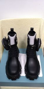 Женская дизайнерская обувь короткие сапоги модные черные ремня пряжка кармана кожа толстые ботинки Martin Luxury Women Bag Boot Boot Размер 35-41