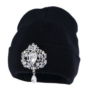 Новая мода Женские шапочки зимняя шляпа Bling Crystal Floral Luxury Beanie Girl Случайные черепа Оптовые женщины Зимние шляпы Y201024