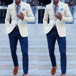 Ucuz Custom Made Erkekler Düğün Damat Smokin için Takım Elbise Klasik Kıyafet Adam Blazers 2 Parça Groomsmen Giyim (Fildişi Ceket + Bluepant) LJ201006