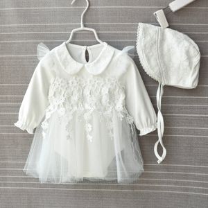 Yeni doğan kız bebek giysileri sonbahar pamuk dantel prenses tarzı bebek tulumu 0-3 ay bebek romper elbise şapka