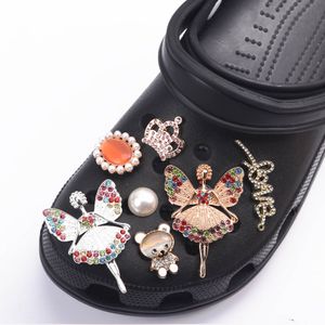 Aşk Kelebek Ayakkabı Charms Tasarımcı Croc Charms Bling Rhinestone Kız Hediye Glow Takunya Dekorasyon Metal Aksesuarları