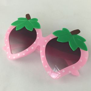 Schöne Frucht Kinder Designer Sonnenbrille Erdbeere Form Rahmen Jungen Und Mädchen Nette UV400 Schutz Brillen Großhandel