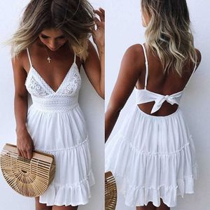 Yaz Kadın Dantel Elbise Seksi Backless V Yaka Plaj Elbiseleri Moda Kolsuz Spagetti Kayışı Beyaz Rahat Mini Sundress 210527