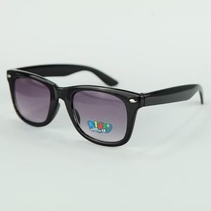 Хорошее качество Классические рисовые заклепки квадратные дети солнцезащитные очки Cool Cool Boys и девочек Candy Column Contage с UV400 защитные линзы Eyeglasses