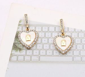 18K Altın Kaplama Lüks Marka Tasarımcıları Mektup Saplama Küpe Geometrik Şeftali Kalp Basit Ünlü Kadınlar Kaçış Kristal Rhinestone Küpe Düğün Hediyesi Jewerlry