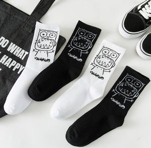 Moda Yeni Erkekler Çorap Japon Pamuk Karikatür Desen Hip Hop Tarzı Nefes Orta Tüp Çorap Kaykay Çorap Erkekler Için Yumuşak Uzun Çorap Gaiers