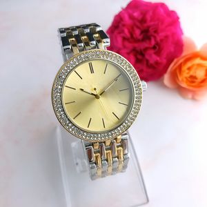 Дамы Diamond Fashion Quartz Часы, стиль повседневной массы, классические гвозди, циферблат размером 38 мм, высокоточный полированный процесс гальванирования IPG