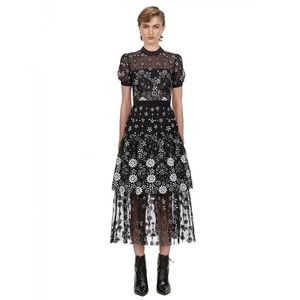 Kendinden Portre Vantage Elbise İlkbahar Yaz Tasarım Siyah Örgü Pullu Işlemeli MIDI O-Boyun Kadınlar Için Kısa Kollu 210603