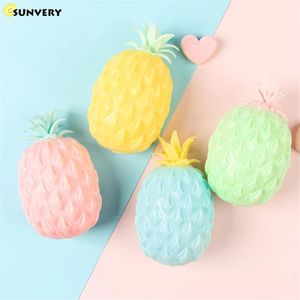 8 * 5 cm Renkli Ananas Meyve Oyuncak Örgü Squishy Anti Stres Topları Sıkmak Oyuncaklar Dekompresyon Anksiyete Havalandırma Hediye Çocuklar için W1584