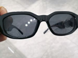 2022 Óculos de sol para homens e mulheres Estilo de verão Unissex Óculos de sol anti-ultravioleta Retro Shield placa Placa de armação completa Óculos de moda grátis Vem com pacote 53mm