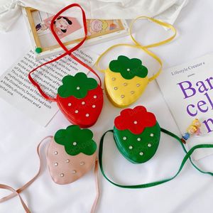 Çocuklar Mini Çanta Sevimli Meyve Çilek Crossbody Çanta Bebek Kız Sikke Kılıfı Kawaii Toddler Para Değişim Toptan Çantalar