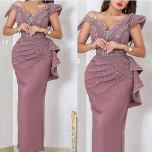 2022 Sexy Dusty Pink Arabic Dubai Evening Dresses Wear Off Shoulder Crystal Beads Cap Sleeves Plus Size Sheath Ruffles Formal Party Prom Gowns
