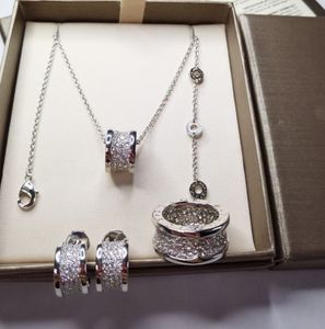 Роскошные популярные официальные репродукции, подвесные ожерелья с коробкой, высококачественные антиаллергенные латунные позолоченные дизайнерские серьги, изысканный подарок