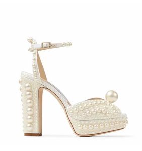 Gelin Sandal Lüks Tasarımcı Ayakkabı Kadınlar Elbise Ayakkabı Sacora Peep Toe Pompalar Düğün Beyaz İnci İçi Kelimeler Toka Kadın Sandalet Kutusu 35-43