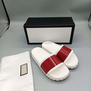 Bayanlar Rahat Terlik Klasik Terlik En Kaliteli Kauçuk Sandalet Slaytlar Çiçek Brocade Erkekler Kadınlar Moda Kırmızı Beyaz Dişli Altları Sandalet Ayakkabı Sneaker