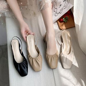 Sandalet Kare Toe 2021 Yaz Satışı Kadın Ayakkabıları Lüks Kapalı Moda Kızlar Düşük Arka Kayış Scandals Tırnak Topuklu Kauçuk F