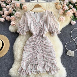 Yaz Seksi Baskılı Şifon Pileli Mini Elbise Kadın V Yaka Flare Kısa Kollu Açık Pembe Draped Vestidos Tatil Plaj 2021 Y0603