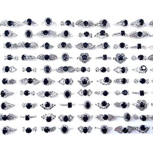 Toptan 100 adet / kutu kadın Parmak Yüzük Vintage Siyah Cam Kristal Antik Gümüş Kaplama Retro Tarzı Takı Yüzük Parti Hediyeler ile bir Kutu