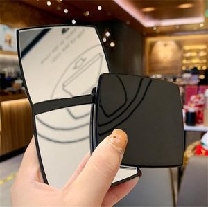 Moda Siyah Kompakt Lüks Kozmetik Aynalar Mini El Ayna Güzellik Makyaj Aracı Tuvalet Tuvalet Taşınabilir Katlanır Yüz Yüze 2-Yüz Aynalar Ücretsiz Gemi 5