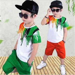 Yeni yaz erkek giyim seti sıradan hip-hop şerit renkli t-shirt pantolon 2 adet elbise anaokulu performans çocuk kıyafetleri 210326