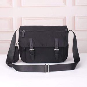 Erkekler askılı çanta tasarımcısı crossbody çanta Butik klasik çapraz vücut satchel tuval omuz paraşüt kumaşı adam çanta İş Toptan dicky0750