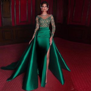 Çarpıcı Yeşil Arapça Dubai Akşam Elbiseleri Sıkıştırılabilir Tren Mücevher Boyun Tam Kollu Yan Ünlü Elbise Boncuklu Satin Resmi Elbise