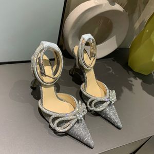 Mach Parıltılı Papyon Pompalar Kristal Süslenmiş elmas taklidi Akşam ayakkabı makarası Topuklar sandaletler kadın topuklu Lüks Tasarımcılar Elbise ayakkabısı ayak bileği kayışı fabrika ayakkabısı