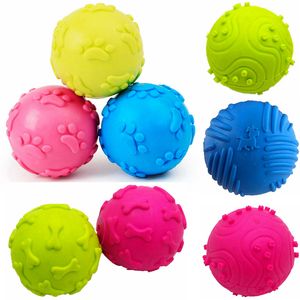 Бесплатный DHL Dog Teathet Toys Paw Print Balls Прочные собаки IQ головоломки жуют для щенка маленькая собачка зубов чистящие жевательные вокальные игрушки кость 6,5 см 3 цвета синий