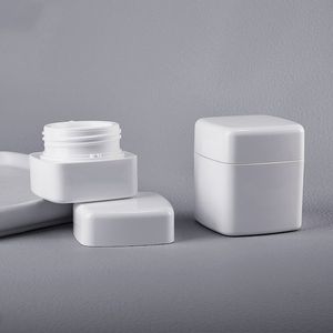 Beyaz PP Kozmetik Kavanozları Kare Plastik Şişe Dudak Balsamı Gözler / Yüz Kremi Konteyner BPA Ücretsiz (Logo olmadan) 30g 50g