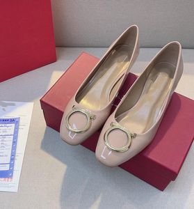 Tasarımcı kadın seksi yaz elbise ayakkabı klasik yuvarlak toka sandalet deri tıknaz 31-41