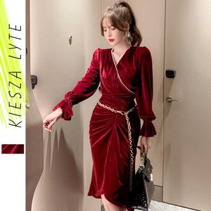 Kadınlar 2 Parça Set Moda Takım Elbise Bahar Kadife Şarap Kırmızı Uzun Kollu Üst Altın Zincir Etekler Zarif Bayan Kadın Dış Giyim Suits 210608