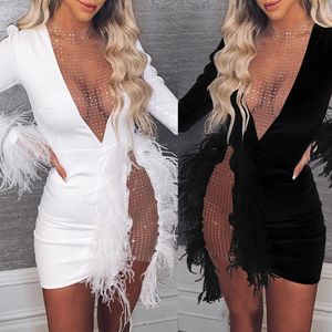 Vestidos casuais sexy ver através de lantejoulas malha retalhos mulheres profundas v penas brancas mini vestido de festa nightclub vestidos