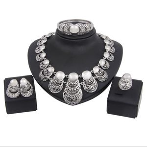 Charm Dubai Золотые хрустальные украшения для женщин для женщин Африканское подвесное ожерелье Серьги для кольца для вечеринки платья