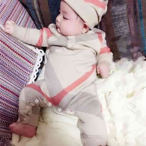 Doğan Bebek Giysileri Uzun Kollu Kış Güz Bahar Seti 0-3 Ay Tulum Örme Tulumlar Ekose Örme Pamuk Bir Şapka 210816