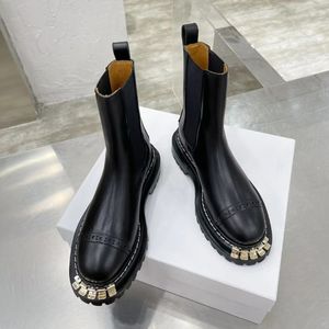 Botas pretas elásticas grossas de plataforma para motociclista botas martin de couro com sola entalhada resistente sapatos de marcas de designers de luxo para mulheres calçados de fábrica